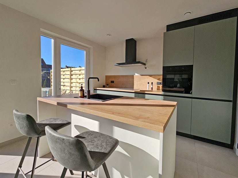 Landelijke woning met 3 slaapkamers - Halfopen bebouwing - Extra zolderruimte - Zonnepanelen, warmtepomp, vloerverwarming en ventilatie D - Lichtrijke