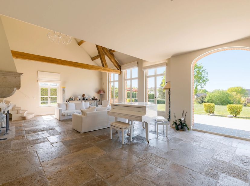In de populaire wijk van de oude golfbaan in Rhode-Saint-Genèse, heeft Victoire-Junot het genoegen u exclusief deze uitzonderlijke woning te presenter