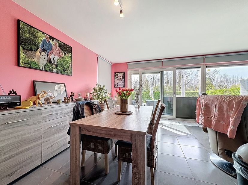 Cet agréable appartement ensoleillée (RDC)&amp;nbsp; dispose d'une terrasse avec un petit jardin agréable, idéal pour profiter en toute tranquillité. &amp;nbs