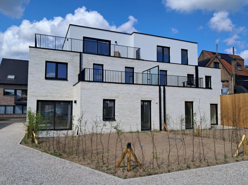 Nieuwbouwappartementen te Residentie Prinsenhof. <br />
<br />
Centraal gelegen en met zijn vlotte verbinding naar Damme, Brugge en de Kust en met div