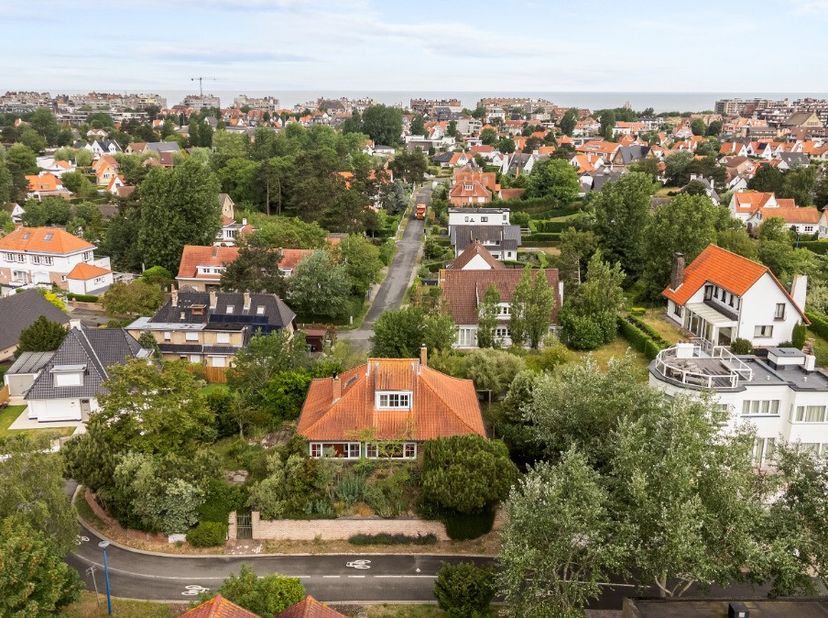 [[ CE BIEN PARTICIPE À LA JOURNÉE MAISONS OUVERTES ERA LE 13/6 DE 16:00 À 17:00 ]]Sint-Idesbald : charmante villa à rénover à vendre dans la Ranonkell