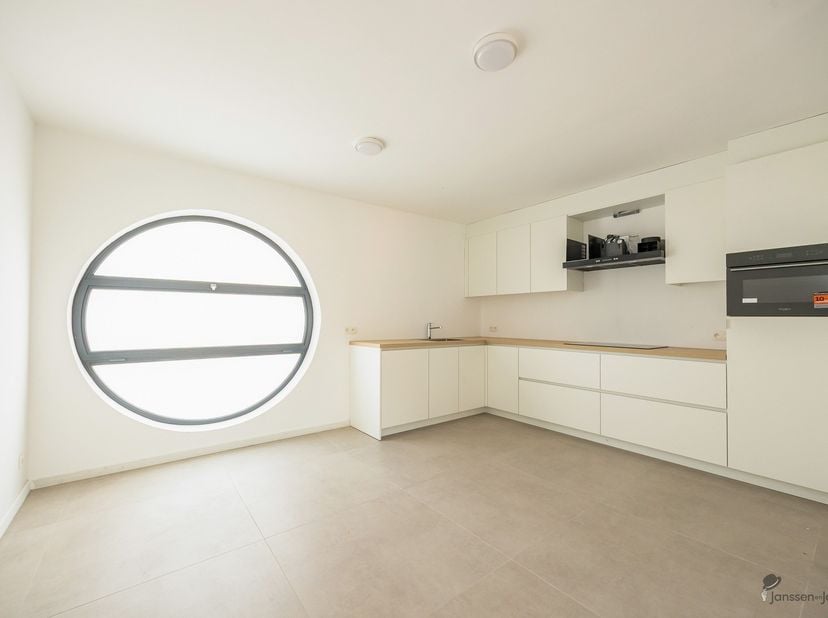 Gelegen op een centrale locatie aan Biest, vlak tegenover de kerk van Brecht, bevindt zich deze gerenoveerde woning met een bijzonder verleden. <br />