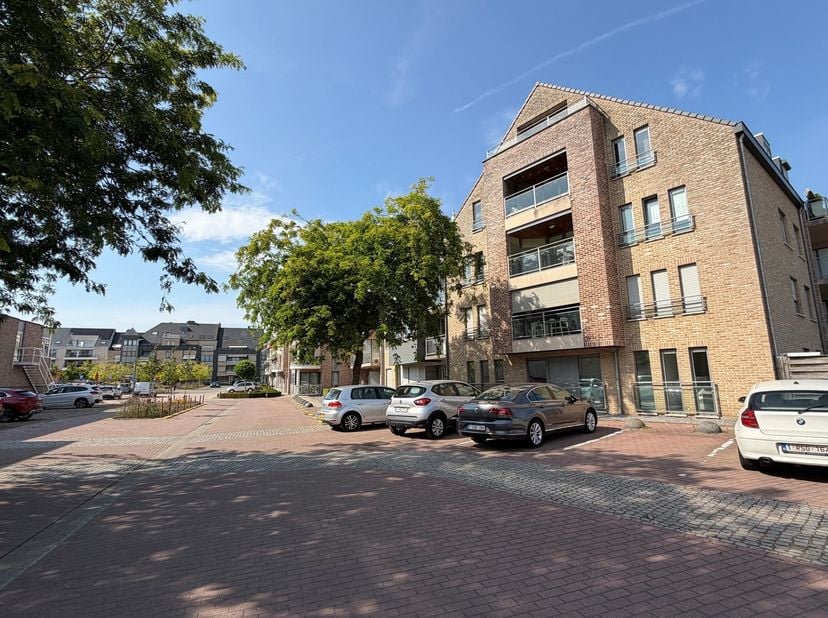 Appartement, gelegen in het centrum van Lanaken, in residentie "Le Soleil", op de 4de verdieping.<br />
Er zijn 2 liften in het gebouw.<br />
<br />
H