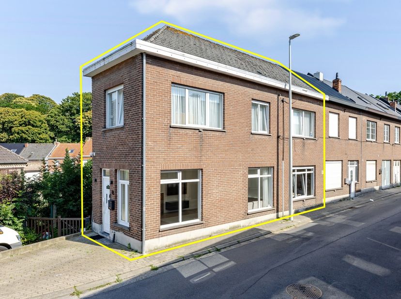 Afspraak BEZOEKDAG TELEFONISCH via Jari Wante op 0470/21.14.82<br />
<br />
Ontdek deze moderne, energiezuinige woning die onlangs volledig gerenove