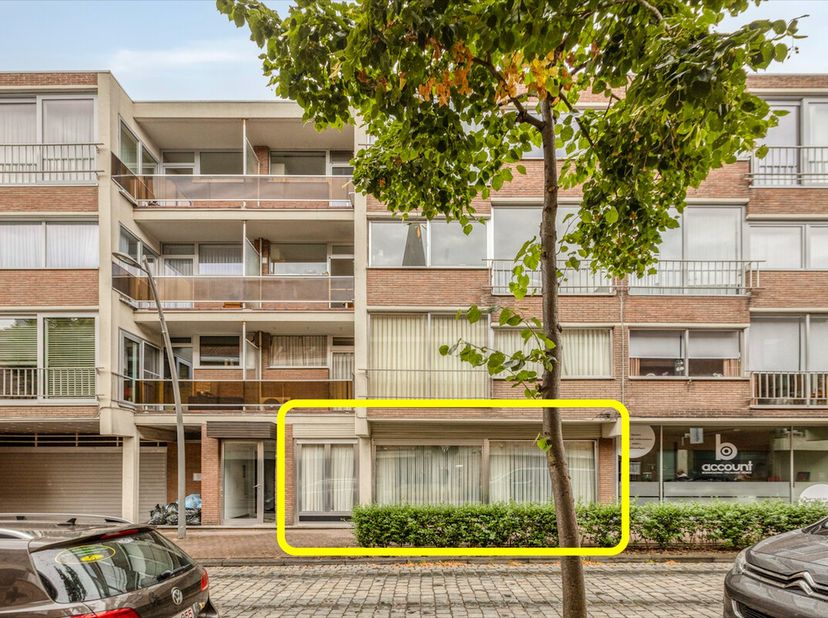 Welkom op Marktplein 25 bus 1 te Diepenbeek!<br />
<br />
Uitzonderlijk ruim appartement van 161 m² met 3 slaapkamers, privatief terras en garagebox p