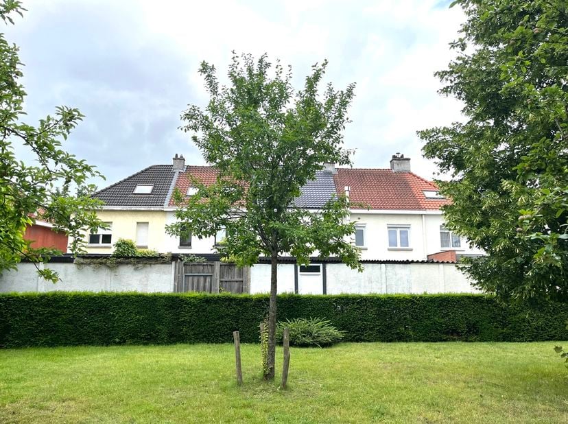 Interesse in deze gezellige woning? Bekijk de virtuele toer en maak ONLINE via Livitas.be je afspraak.<br />
Ben je op zoek naar een rustige omgeving