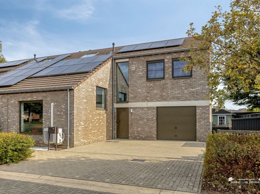Maison à vendre à Leonard Geukensstraat 32,
                    3971 Heppen