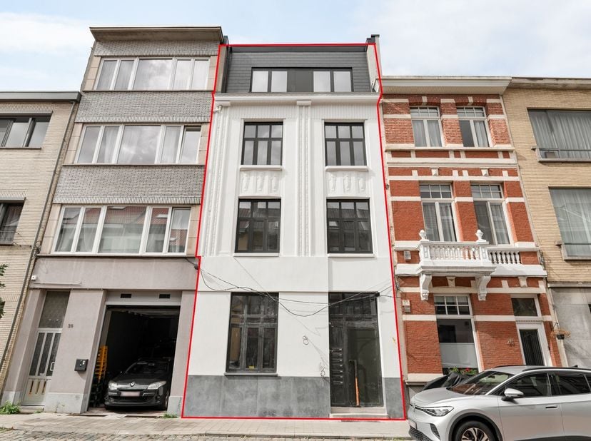 Dit kleinschalige nieuwbouwproject bestaat uit 7 appartementen en is ideaal als opbrengsteigendom met sterk verhuurpotentieel.<br />
<br />
<br />
Ge