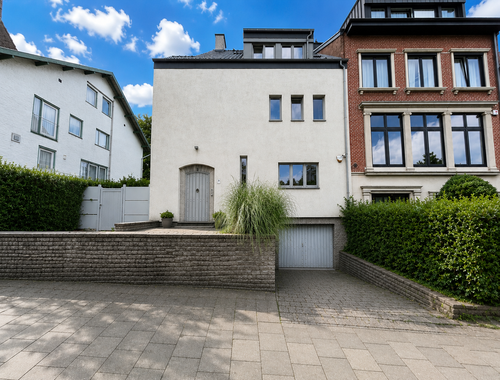                                         Woning te huur in Ukkel, € 3.750
