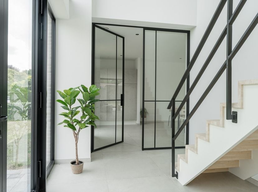 In de rustige Boldriesstraat te Lommel presenteren wij u deze uitzonderlijke moderne villa, waar architectuur, ruimte en licht perfect samenkomen.<br