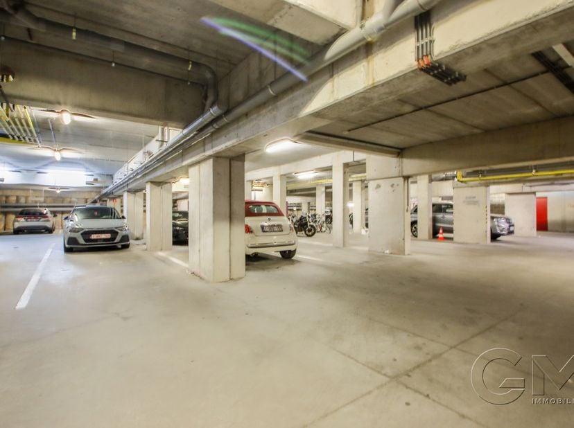 Garage te koop in ,
                    7700 Moeskroen
