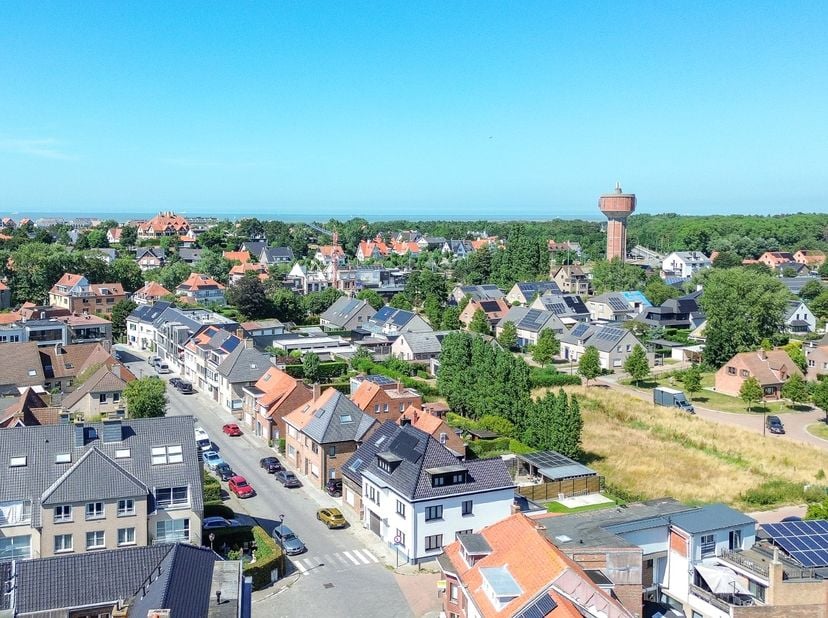 Dit charmante éénslaapkamerappartement is ideaal gelegen vlak bij het centrum van De Haan én het bos, een perfecte combinatie van rust en bereikbaarhe