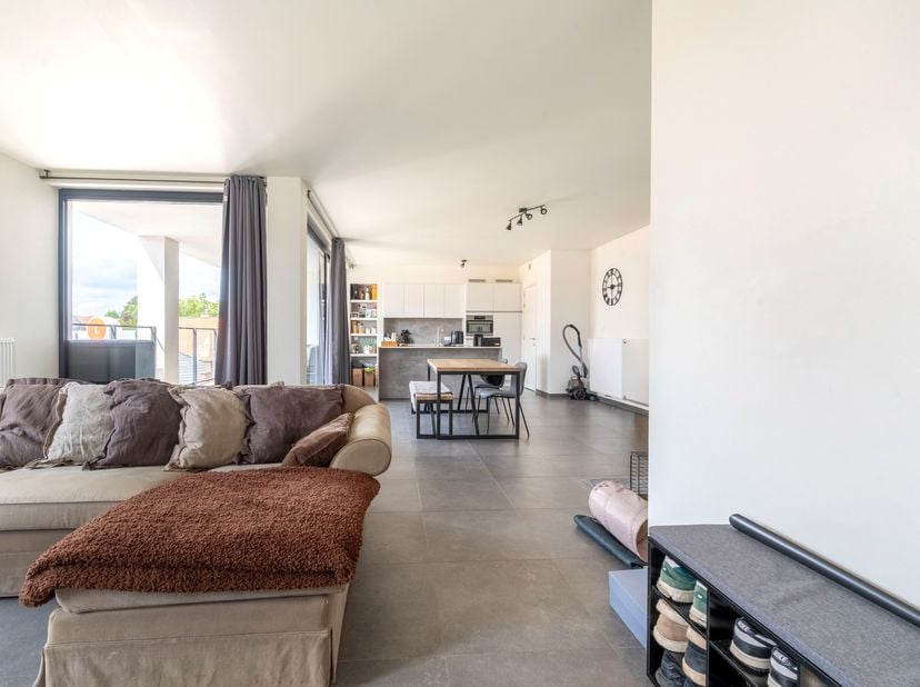 Recent en lichtrijk 2-slaapkamerappartement met ruim terras<br />
<br />
Dit recent appartement, gebouwd in 2021, bevindt zich op de tweede verdieping