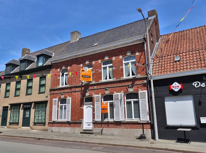 *** QUICK SALE MET BIEDPRIJS VANAF 249.000 EUR *** <br />
AUTHENTIEKE HERENWONING IN HET CENTRUM VAN ROLLEGEM<br />
Deze statige, straatbepalende geve