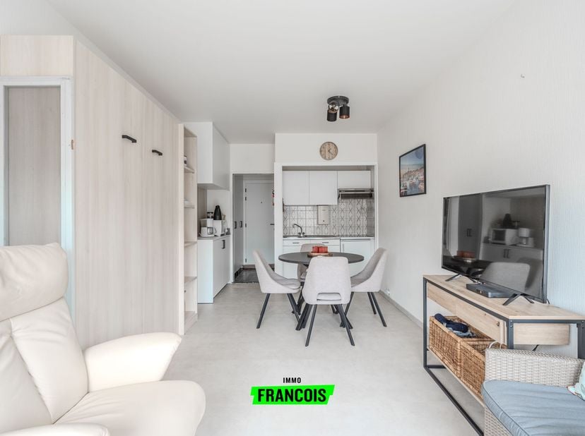 Ce studio clé en main et lumineux situé à Westende-Bad constitue la base idéale pour qui souhaite profiter de la vie côtière en tout confort.<br />
Si