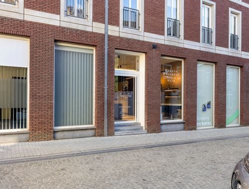                                         Handelsgelijkvloers te koop in Sint-Truiden, € 225.000

