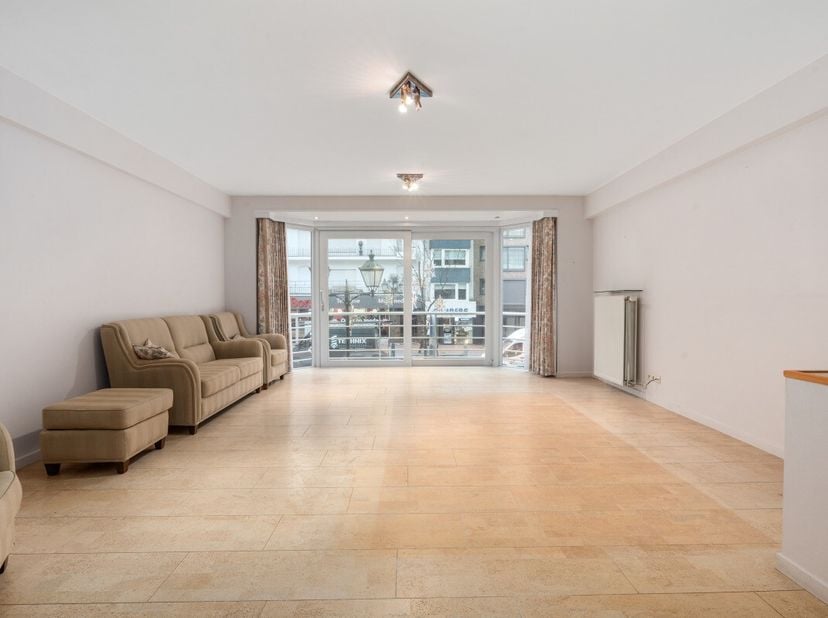 Knokke: Spacieux appartement à vendre avec deux chambres complètes, idéalement situé à Knokke.Idéalement situé sur la Lippenslaan à Knokke, cet appart