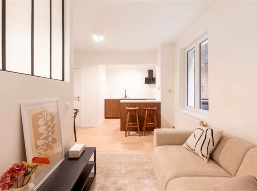 Spacieux studio avec terrasse dans un emplacement central !<br />
Situation : L'appartement est situé dans un emplacement central, en plein coeur d'An