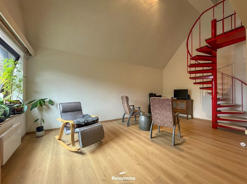 Superbe appartement 1 chambre en mezzanine avec vue sur le château d'Antoing !<br />
<br />
Composition :<br />
Hall d'entrée, grand séjour lumineu