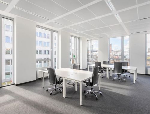                                         Immeuble de bureaux à louer à Anderlecht, € 2.158
