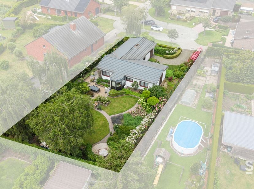 Zoek je rust in De Pinte? Deze perfect onderhouden bungalow ligt in een rustige, doodlopende straat en staat garant voor puur woongenot.<br />
<br />
