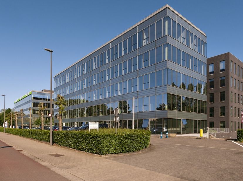 Bedrijfsvastgoed te huur in Berchemstadionstraat 72 - glv bus b,
                    2600 Berchem