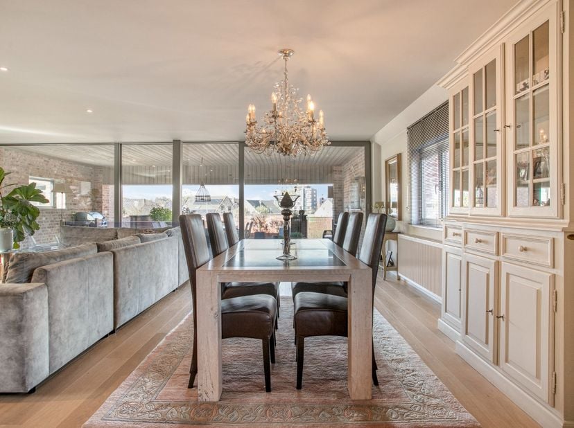 In de Maltastraat te Ieper vindt u deze bijzonder stijlvolle en instapklare woning daterend van 2014,&amp;nbsp;waar kwaliteit, ruimte en klasse centraal s
