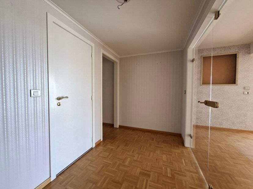 Centraal gelegen ruim 3 slaapkamer appartement te Lanaken.<br />
<br />
Ruim en lichtrijk appartement met een perfecte ligging in Lanaken. Het apparte