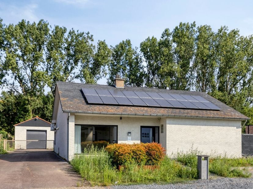 Beringen: gelijkvloerse woning met zwembad en prachtig uitzicht op rustige ligging Deze gelijkvloerse woning is gelegen aan de Tervantstraat 171 in Be