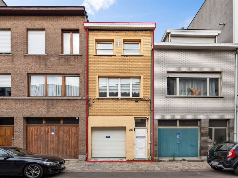 Maison avec 3 chambres et garage intérieur<br />
 Situation : Découvrez cette charmante maison au coeur d'Anvers, idéale pour les familles à la recher