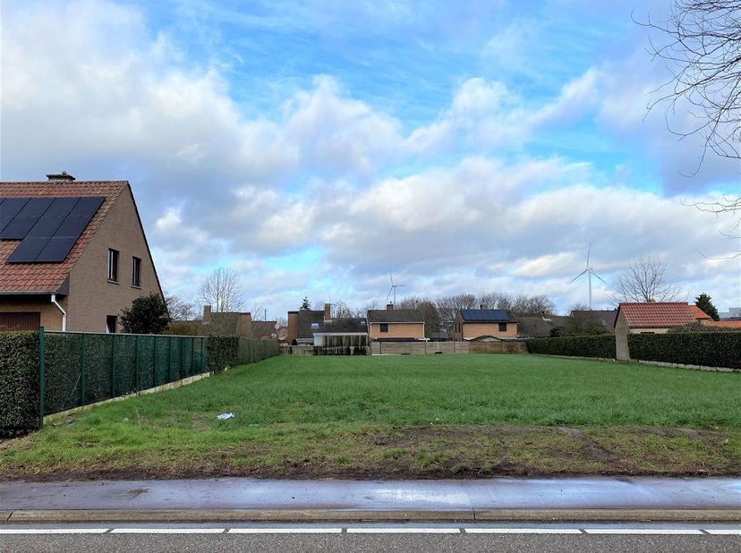 Goed gelegen, mooi perceel bouwgrond met een oppervlakte van 1.212 m² en perceelsbreedte van 11,2 m voor een half-open bebouwing/eengezinswoning. Deze