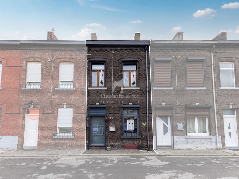 Referentie Agentschap: V6031-1763<br />
VIRTUELE RONDLEIDING: https://immo360.immo-facile.com/vtour/fr/ljhjf2<br />
Ontdek dit prachtige huis gelegen