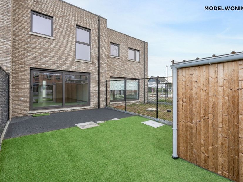 Huis te koop in Burgemeester Camille Leynlaan 18,
                    9060 Zelzate