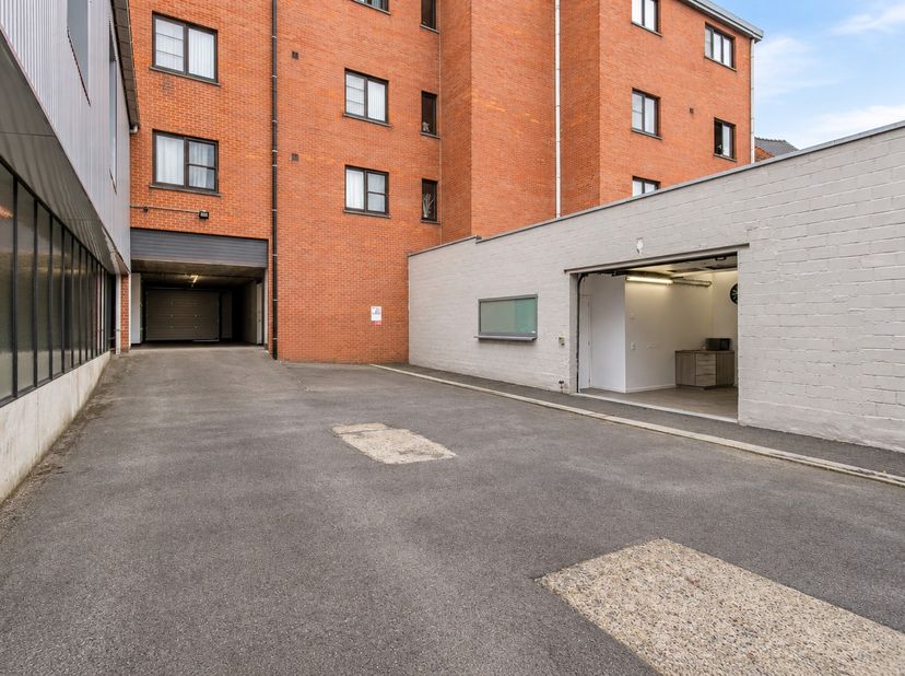 Bedrijfsvastgoed te koop in Nederweg 14-16,
                    8870 Izegem