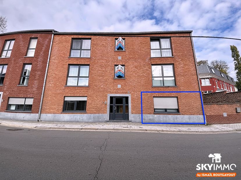 L'agence SKYIMMO est ravie de vous présenter ce magnifique appartement, offrant une surface habitable de 60m² située à Grâce-Hollogne, se compose comm