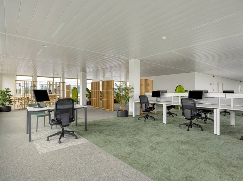 Bedrijfsvastgoed te koop in Raymonde De Larochelaan 58,
                    9051 Sint-Denijs-Westrem