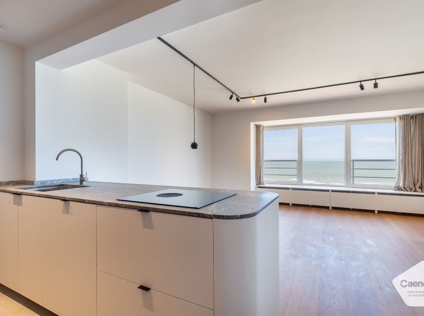 <br />
Op de vijfde verdieping van de residentie Riant Séjour bevindt zich dit luxueus afgewerkte appartement met twee slaapkamers.<br />
Het appartem