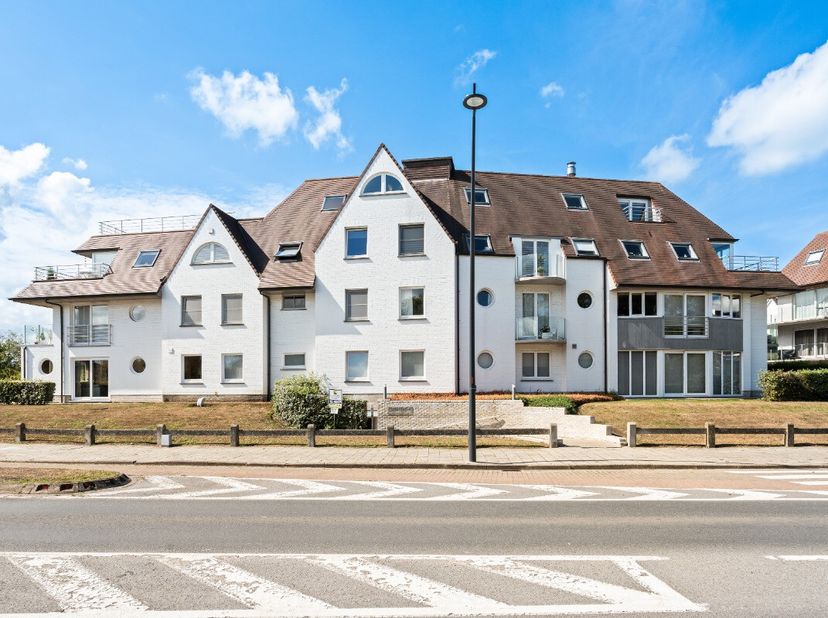 Appartement te koop in Koninklijke Prinslaan 3 bus GV04,
                    8670 Sint-Idesbald
