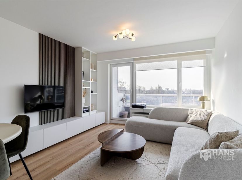 Gerenoveerd appartement (77 m²) in Antwerpen met 2 slaapkamers en 2 terrassen met zicht op het Rivierenhof.<br />
<br />
Recht tegenover het Riviere