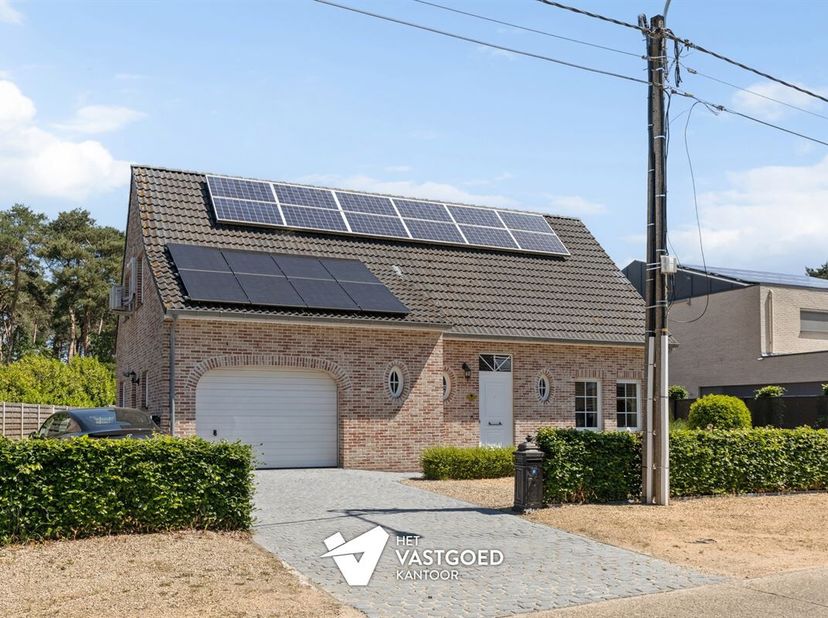 Recente, energiezuinige woning op rustige ligging<br />
Belangrijkste troeven:<br />
- Volledig instapklaar en up-to-date dankzij recente energetische