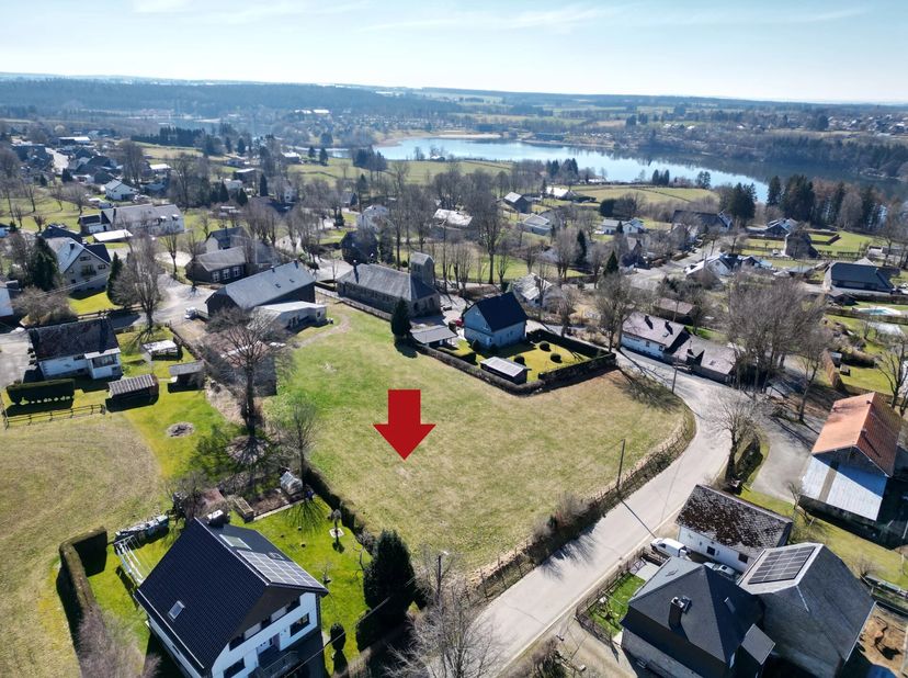 Dit aantrekkelijke perceel met een totale oppervlakte van 1.150 m² wacht op je in een rustige, natuurlijke omgeving en op slechts een paar minuten van