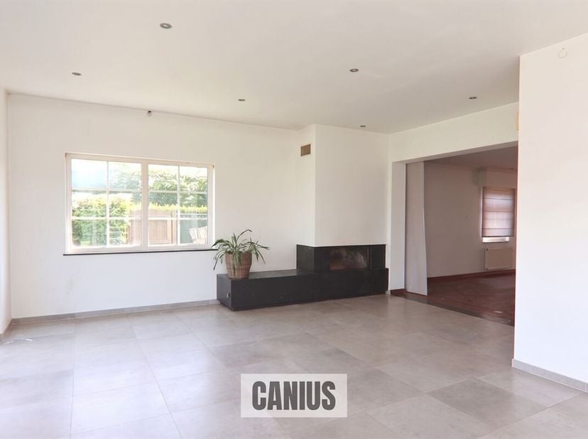 LANDELIJKE WONING MET 3 SLKS, DRESSING &amp; TUIN<br />
In de Ruisenburgstraat in Sint-Joris te Alken treffen wij deze knappe vrijstaande woning in pastor