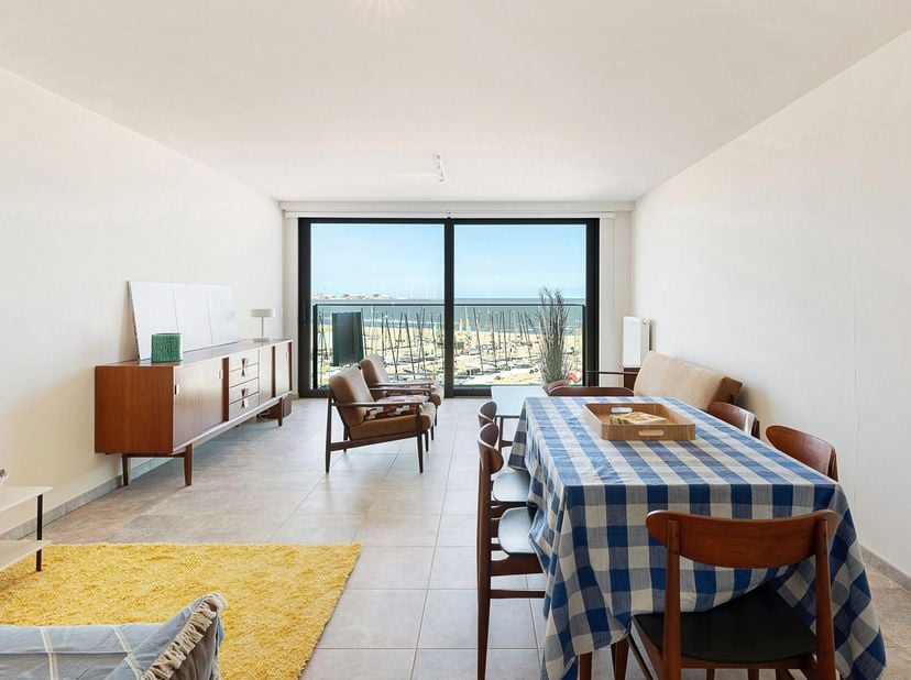 Instapklaar 2-slaapkamerappartement met frontaal zeezicht op de Zeedijk van Duinbergen<br />
Gelegen op de Zeedijk van Duinbergen, in een recent gebou