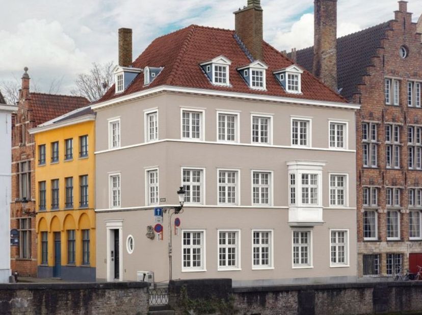 BRUGES (Canal du Spinolarei) : Bel immeuble de standing récemment rénové dans le quartier authentique de Sint-Anna<br />
• A deux pas de la place Jan