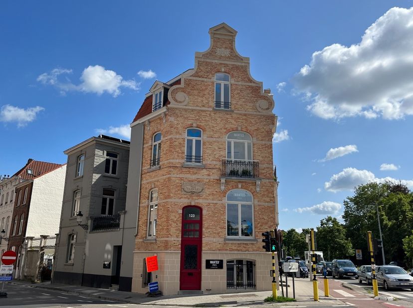 Bien professionnel à louer
                    à 8000 Brugge
