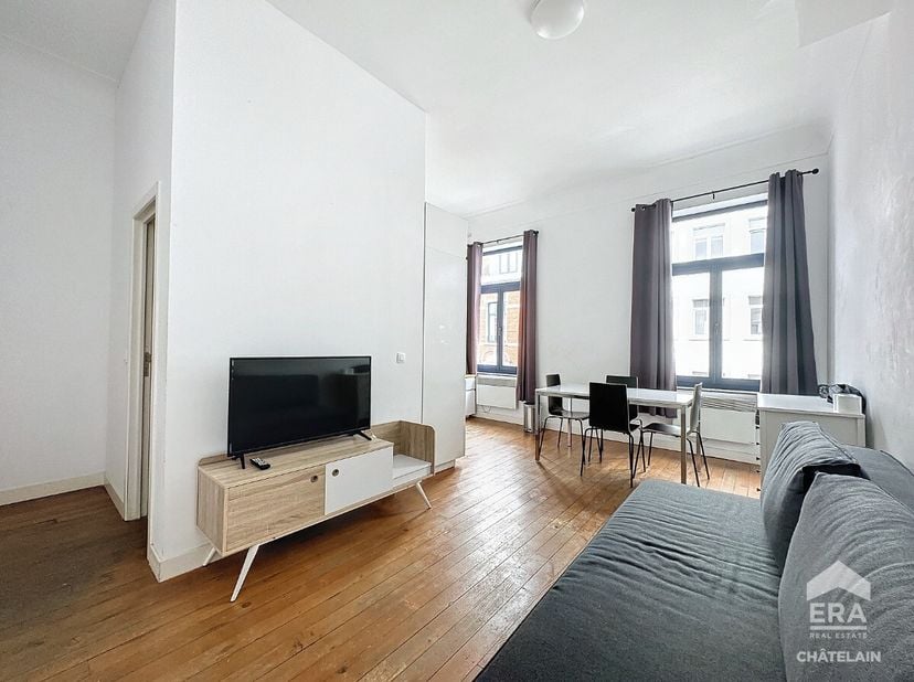 Brussel  Gemeubeld appartement met 1 slaapkamer te huur, ideaal gelegen nabij de Europese instellingen. Dit gemeubelde appartement van 40 m² ligt op w