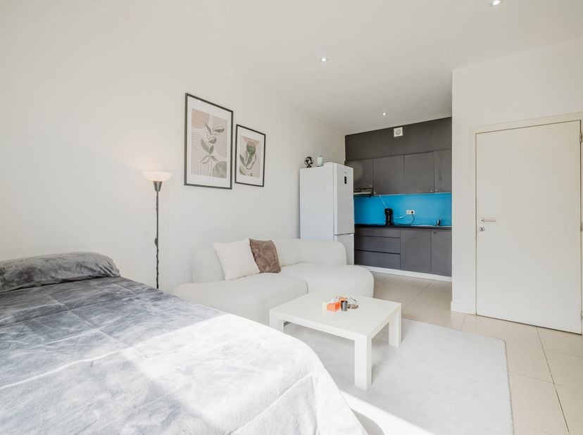 Wonen op een locatie die zelden op de markt komt!<br />
LIGGING<br />
Deze studio blinkt vooral uit door iets wat onmogelijk te creëren is, namelijk e