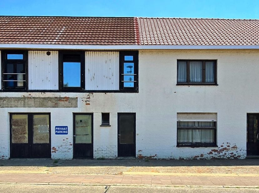 Renovatie project:&amp;nbsp; woning met kantoor en magazijnen te koop.<br />
<br />
Bel Tom (0468/09.81.97) voor een bezoek in te plannen.<br />
<br />
Be