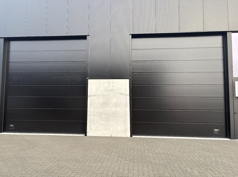 Nieuwbouw KMO-unit van ca. 180 m²<br />
<br />
Voorzieningen<br />
- Parkeerplaats<br />
- Lichtstraat<br />
- Gepolierde betonvloer<br />
- Sectional
