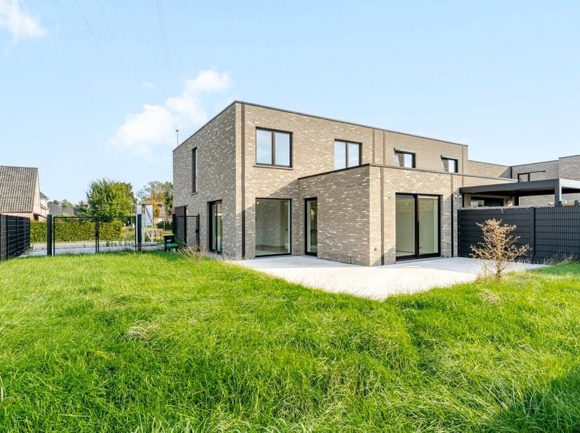 Huis te koop in Eikenstraat 88,
                    8870 Izegem